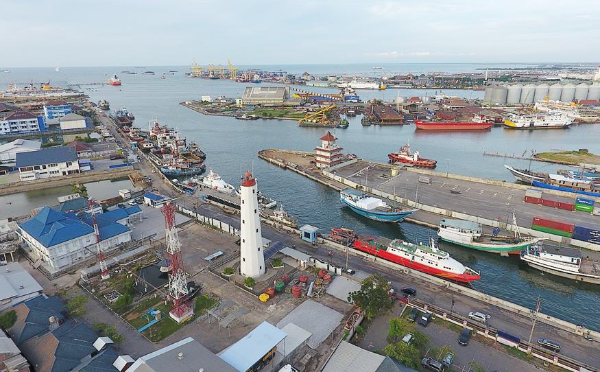 Tanjung Emas Port_三宝垄丹绒艾玛斯港